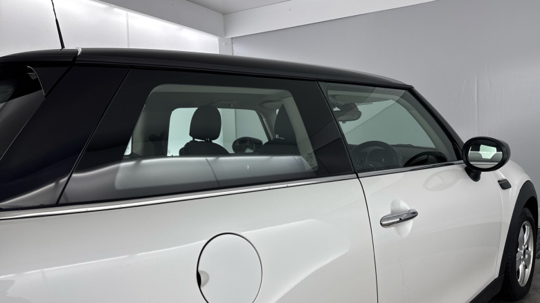 MINI Hatchback 1.5 Cooper Classic Premium 3dr Petrol Hatchback